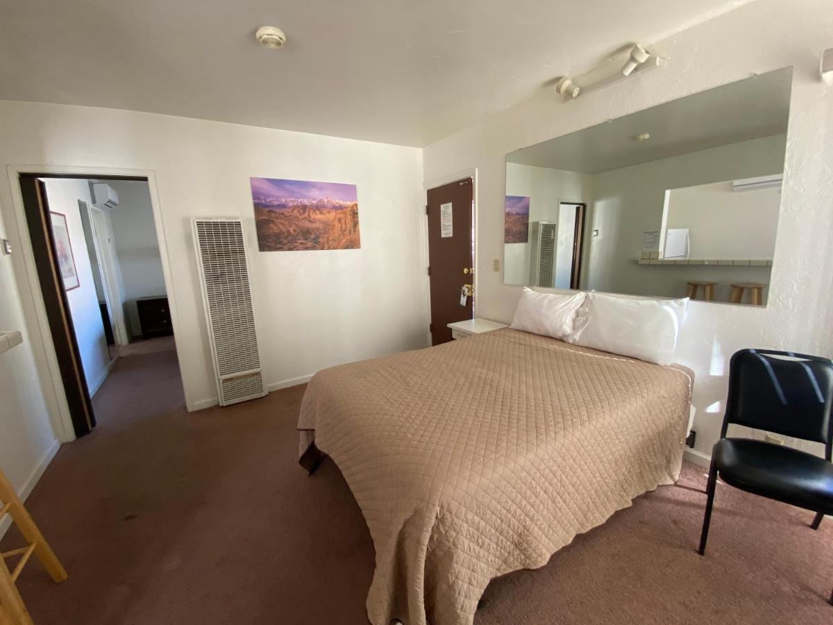 Bristlecone Motel Big Pine Bagian luar foto