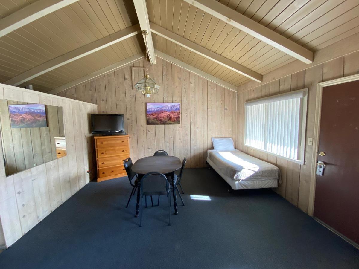 Bristlecone Motel Big Pine Bagian luar foto
