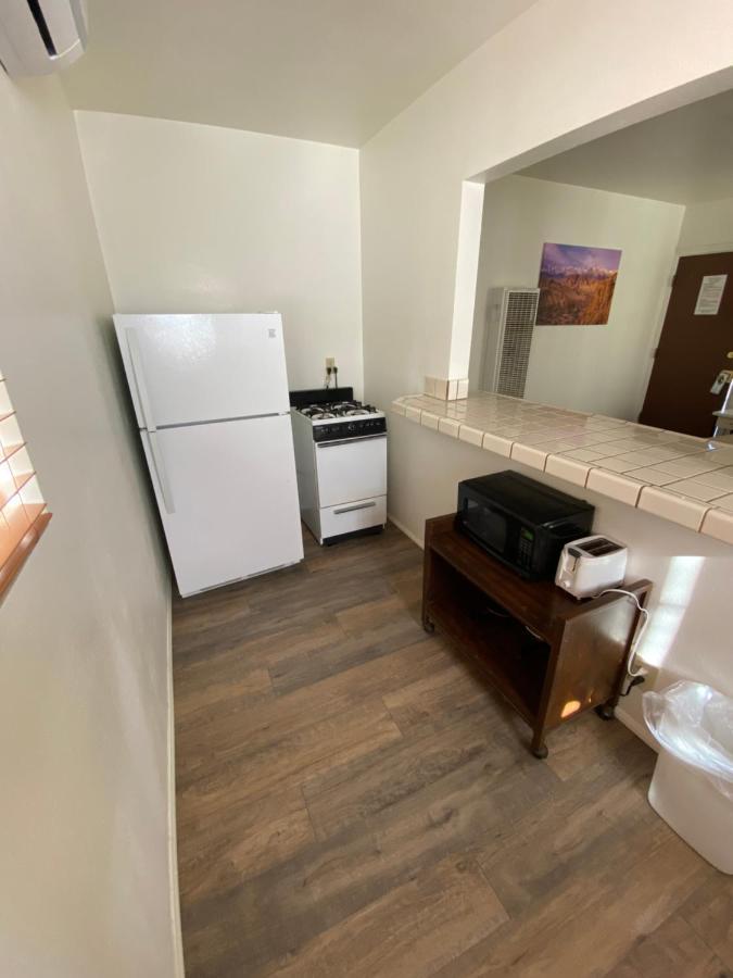 Bristlecone Motel Big Pine Bagian luar foto