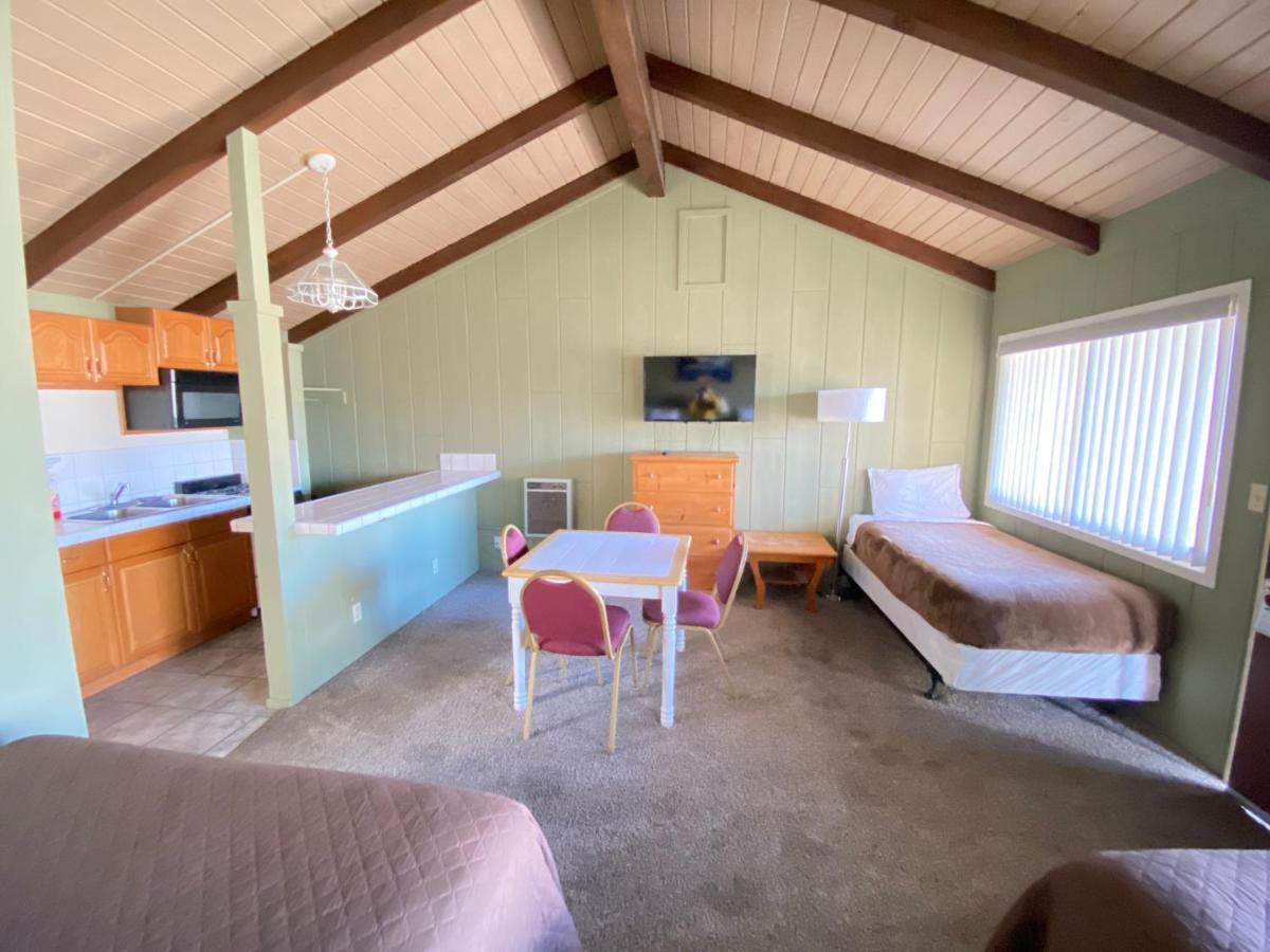 Bristlecone Motel Big Pine Bagian luar foto