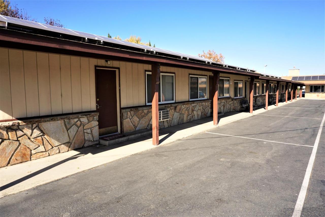 Bristlecone Motel Big Pine Bagian luar foto